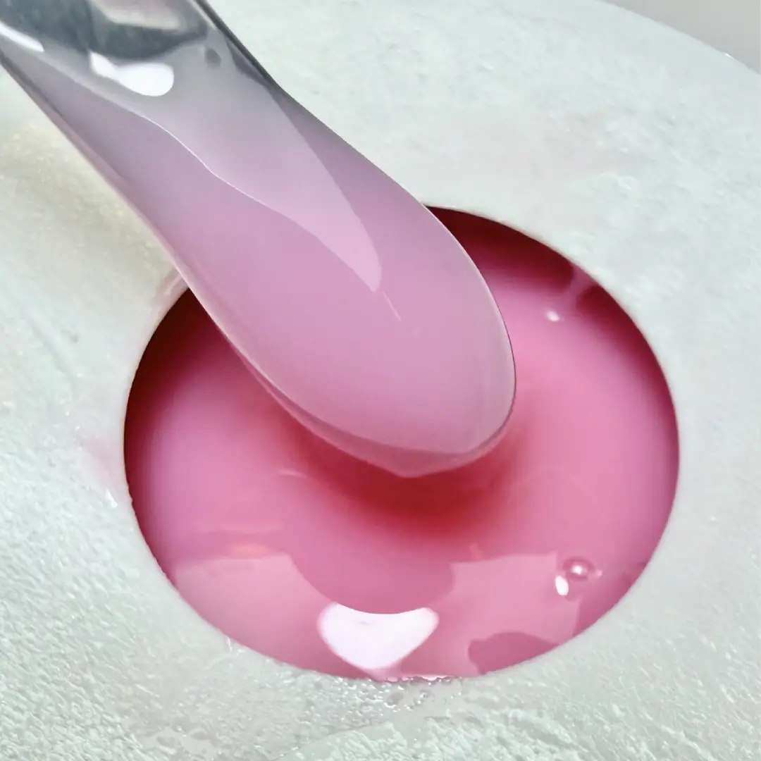 diamond-cosmetics-line-savaime-issilyginantis-gelis-criminal-barbie-thixotropic-gel-8